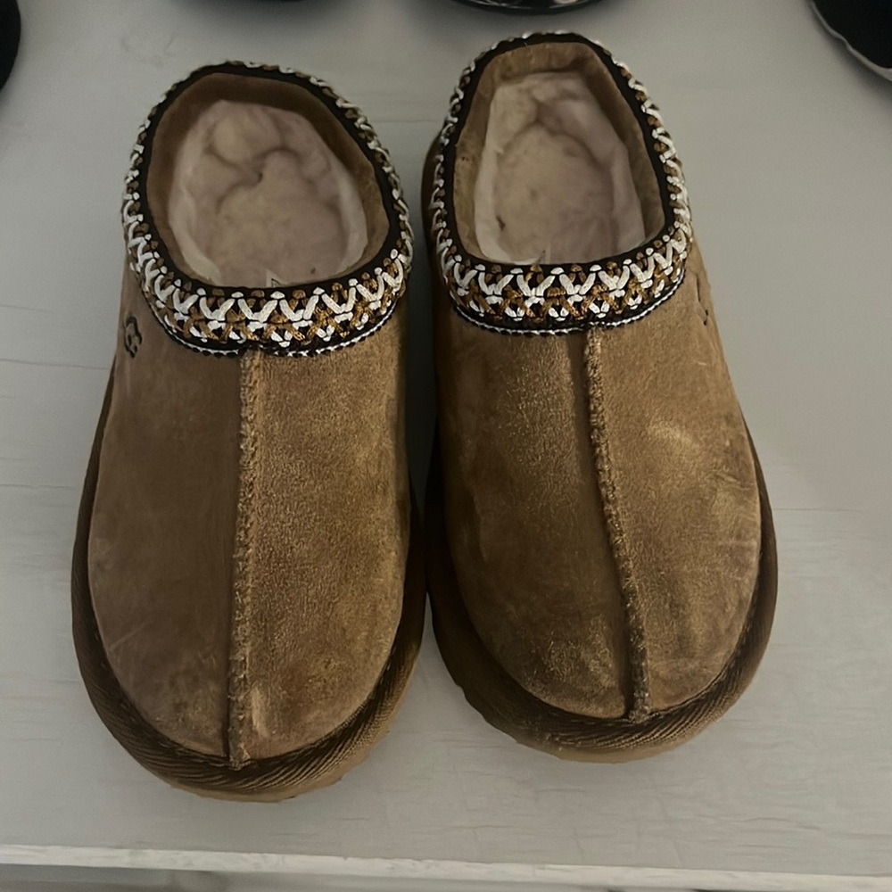 Uggs slippers
